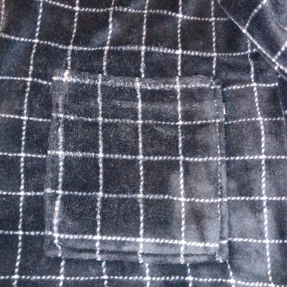 Men's Tommy Hilfiger Robe w/ attached belt - blue w/ white graph paper design - Picture 2 of 4